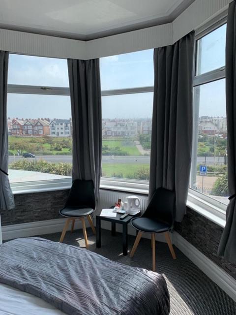 Bed & Breakfast Waves Blackpool
